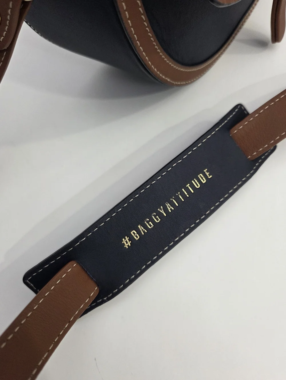 PARIS/64 WINDSOR BAG - NAVY / TAN